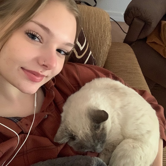 Meet your Posher, Elizabeth - Picture 1 of 1